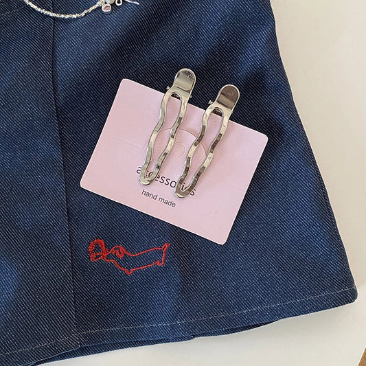 Wavy French hair clip