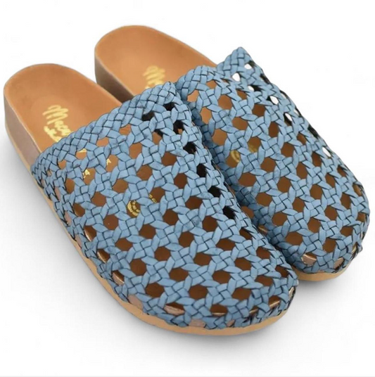 Woven leather clogs in blue